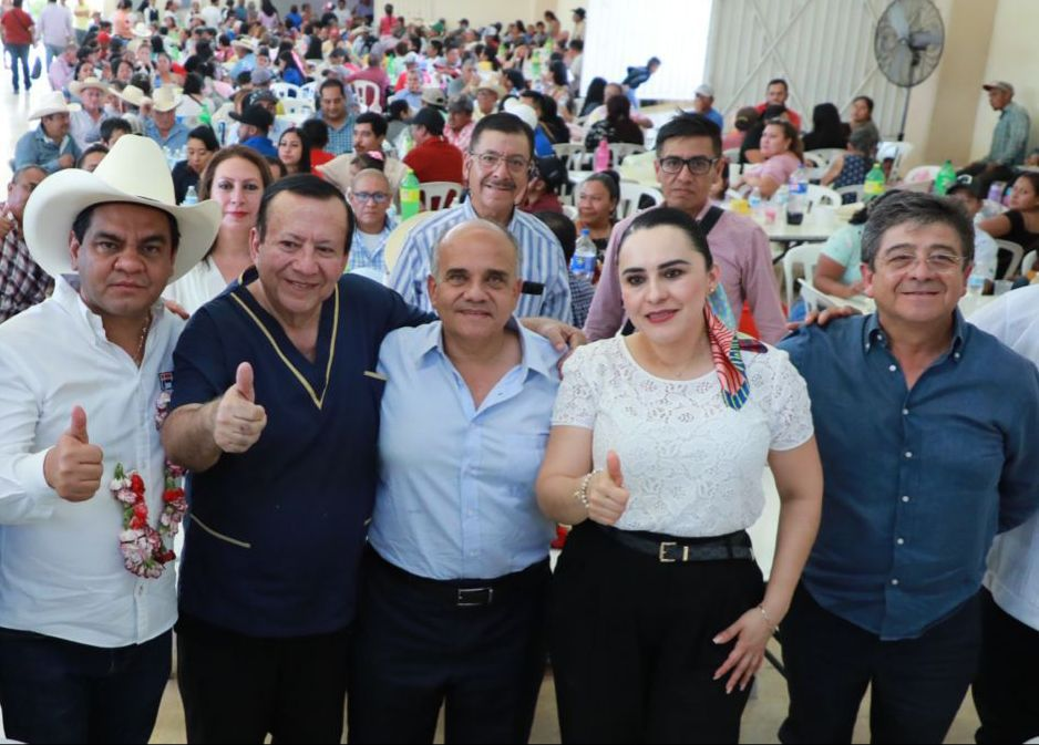 Candidatos de Fuerza y Corazón por México rinden homenaje a Zapata en Iguala