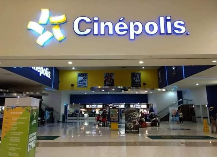 Reabre la primera sala de cine en Acapulco tras el paso de Otis