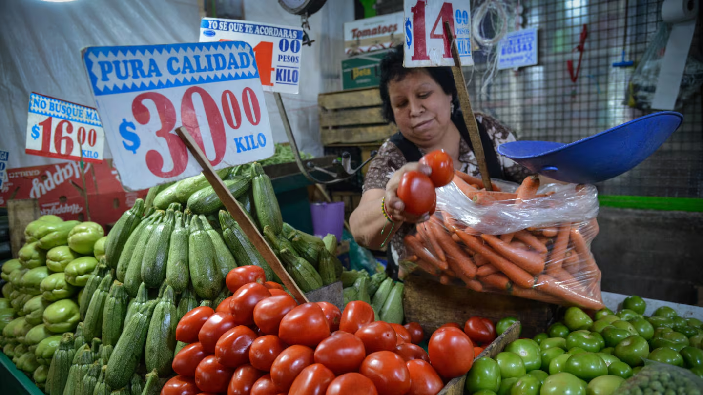 Banxico eleva pronóstico de inflación: Impacto en la economía y los hogares mexicanos