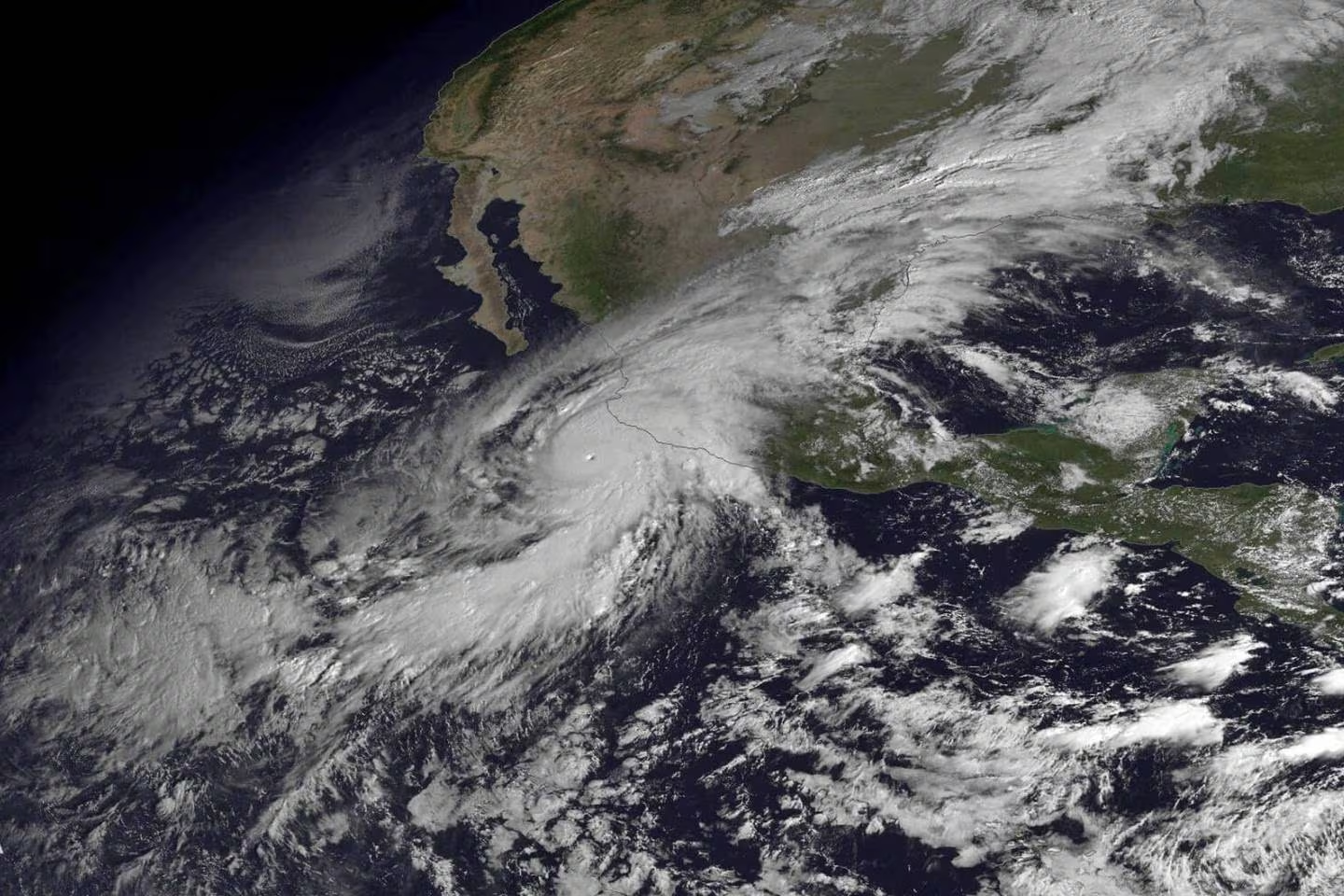 Inicio Temprano: México se Prepara ante Posible Huracán Aletta del 2024