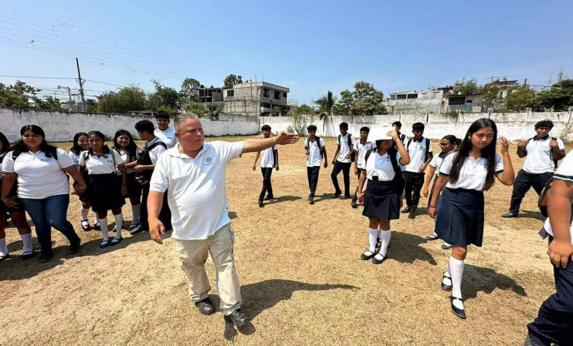 Acapulco se prepara para la temporada de lluvias y huracanes con simulacros de evacuación y cursos de primeros auxilios