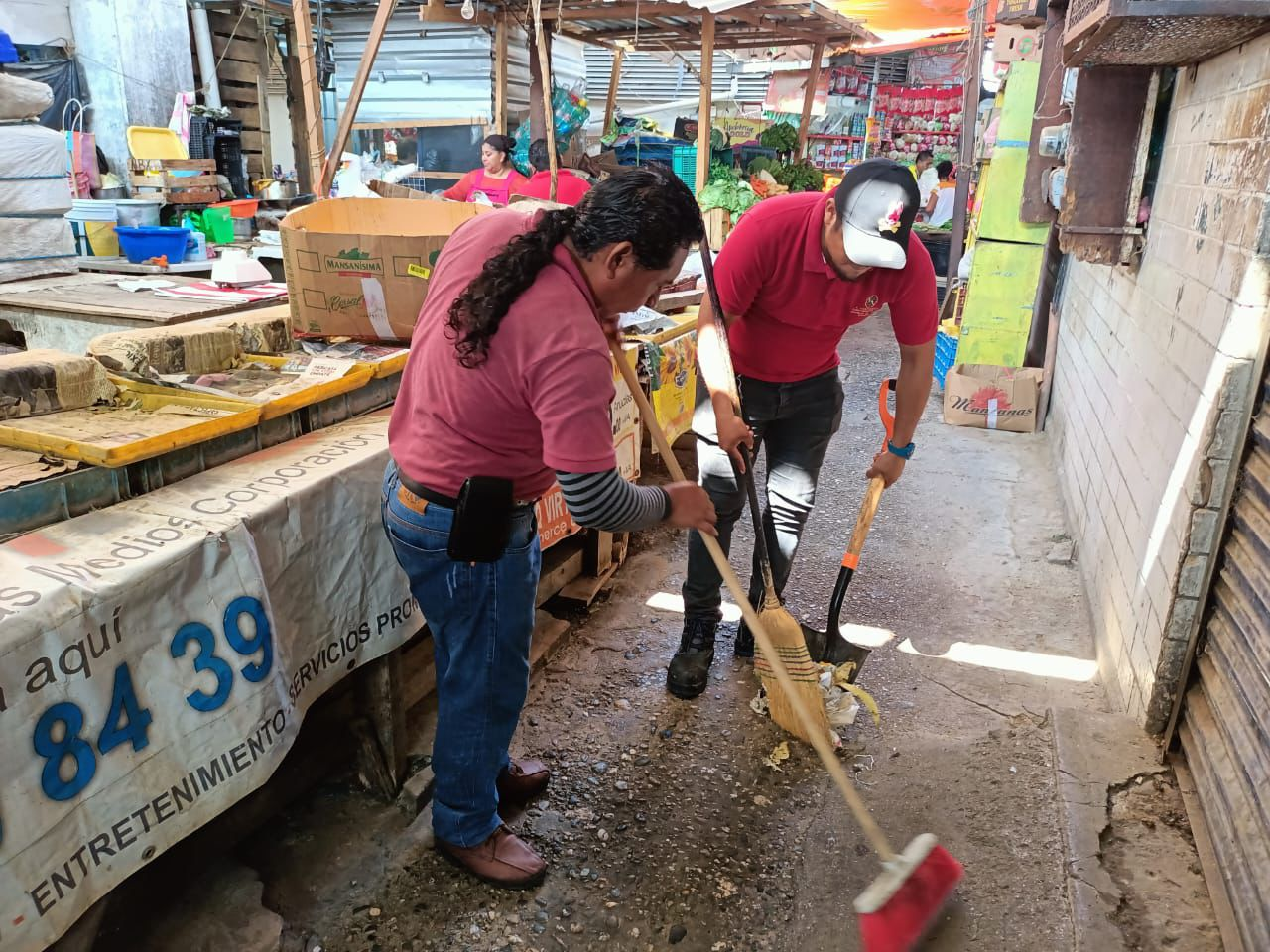 Gobierno Municipal de Acapulco realiza brigadas de limpieza y mejoras en mercados