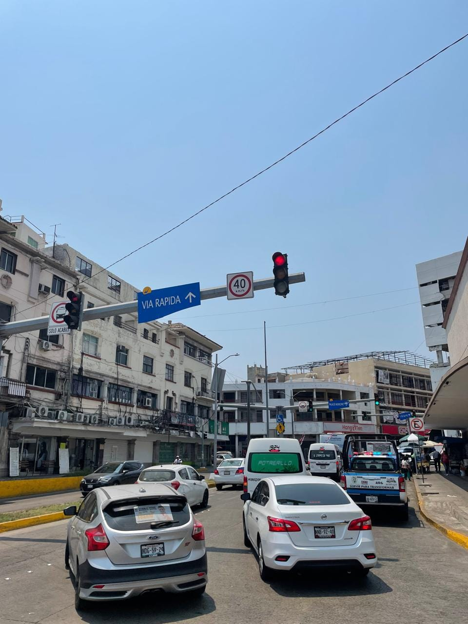 Avances en la rehabilitación de semáforos mejoran movilidad en Acapulco