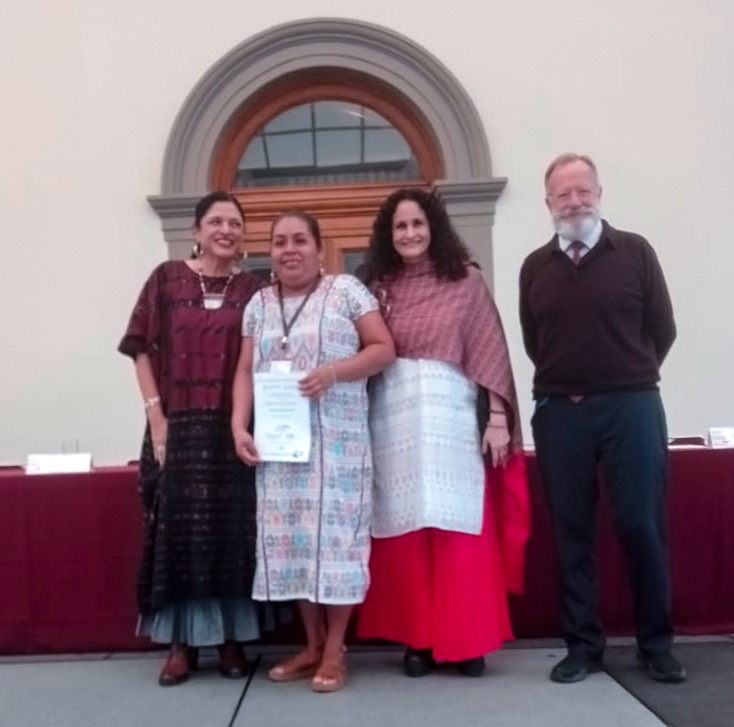 Triunfan artesanas guerrerenses en concurso nacional de textiles 2024