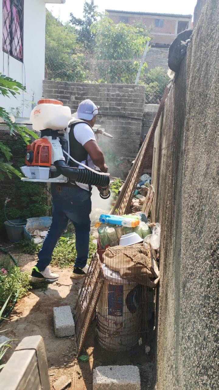 Realizan campañas de fumigación y abatización en Acapulco para prevenir enfermedades endémicas