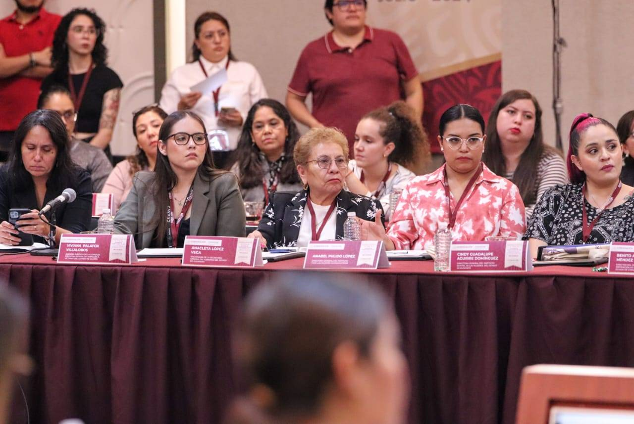Asiste Anacleta López Vega a encuentro para prevenir violencia contra mujeres
