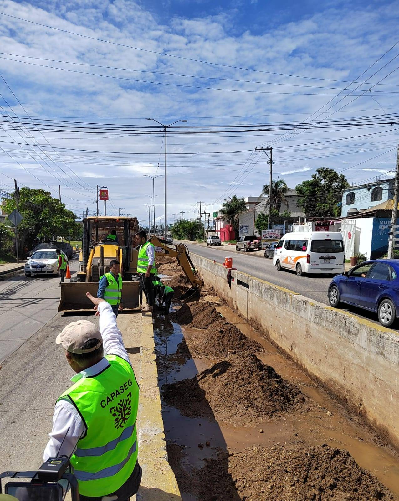 Inician trabajos de desazolve en canales pluviales de Acapulco para prevenir inundaciones