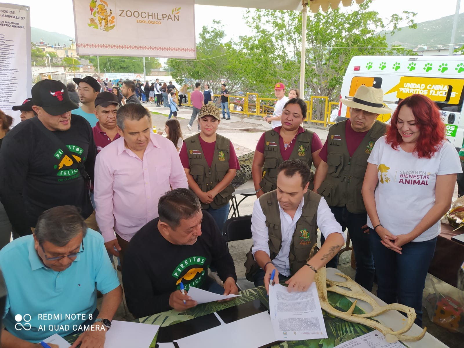 Firma de convenio para el bienestar animal entre SEMAREN y perritos felices