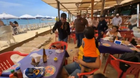 La gobernadora Evelyn Salgado realiza caminata por las playas de Acapulco y promueve precauciones de seguridad