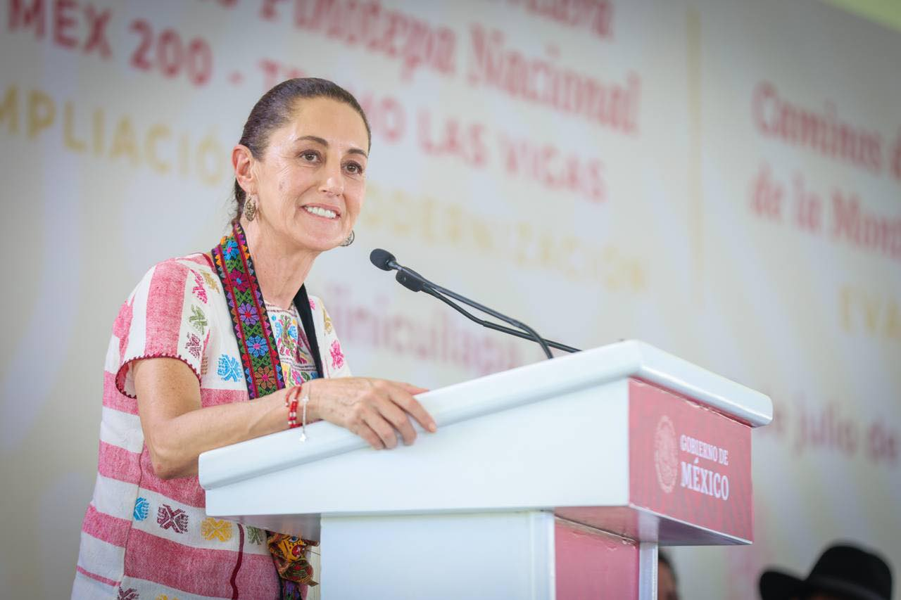 Claudia Sheinbaum promete continuar con la expansión de la infraestructura carretera.