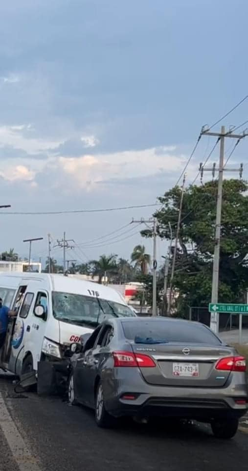 Accidente en la vía Acapulco-Coyuca de Benítez deja un fallecido y 10 heridos