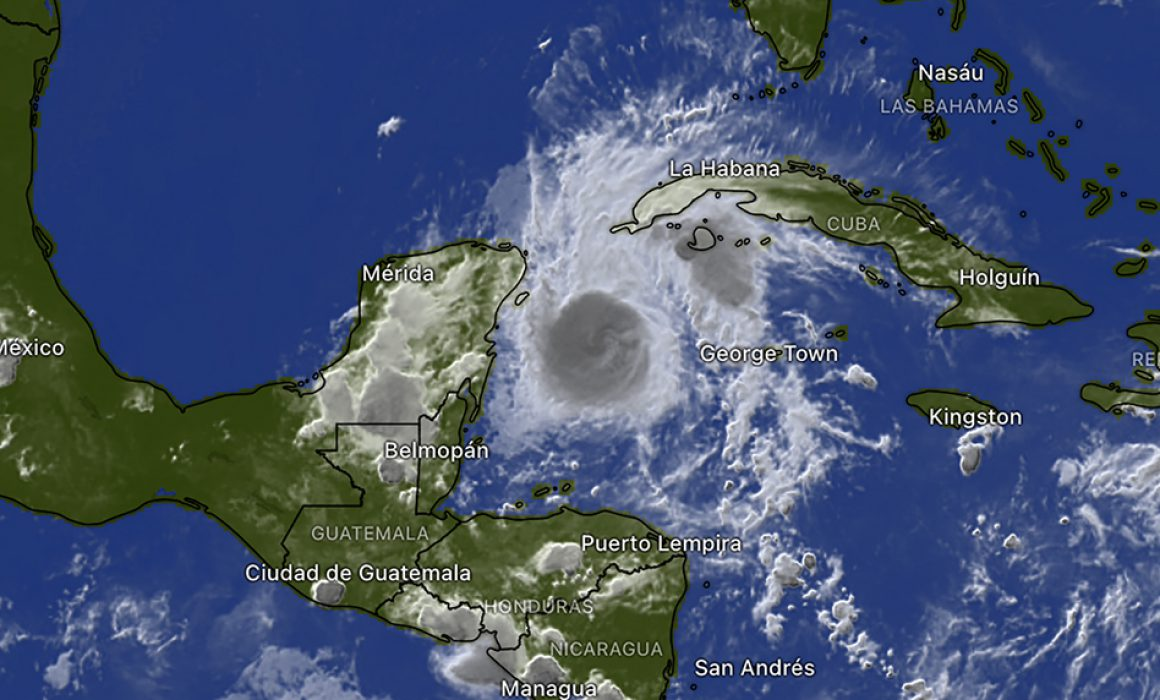 Declaran alerta roja en Quintana Roo ante la llegada del huracán Beryl