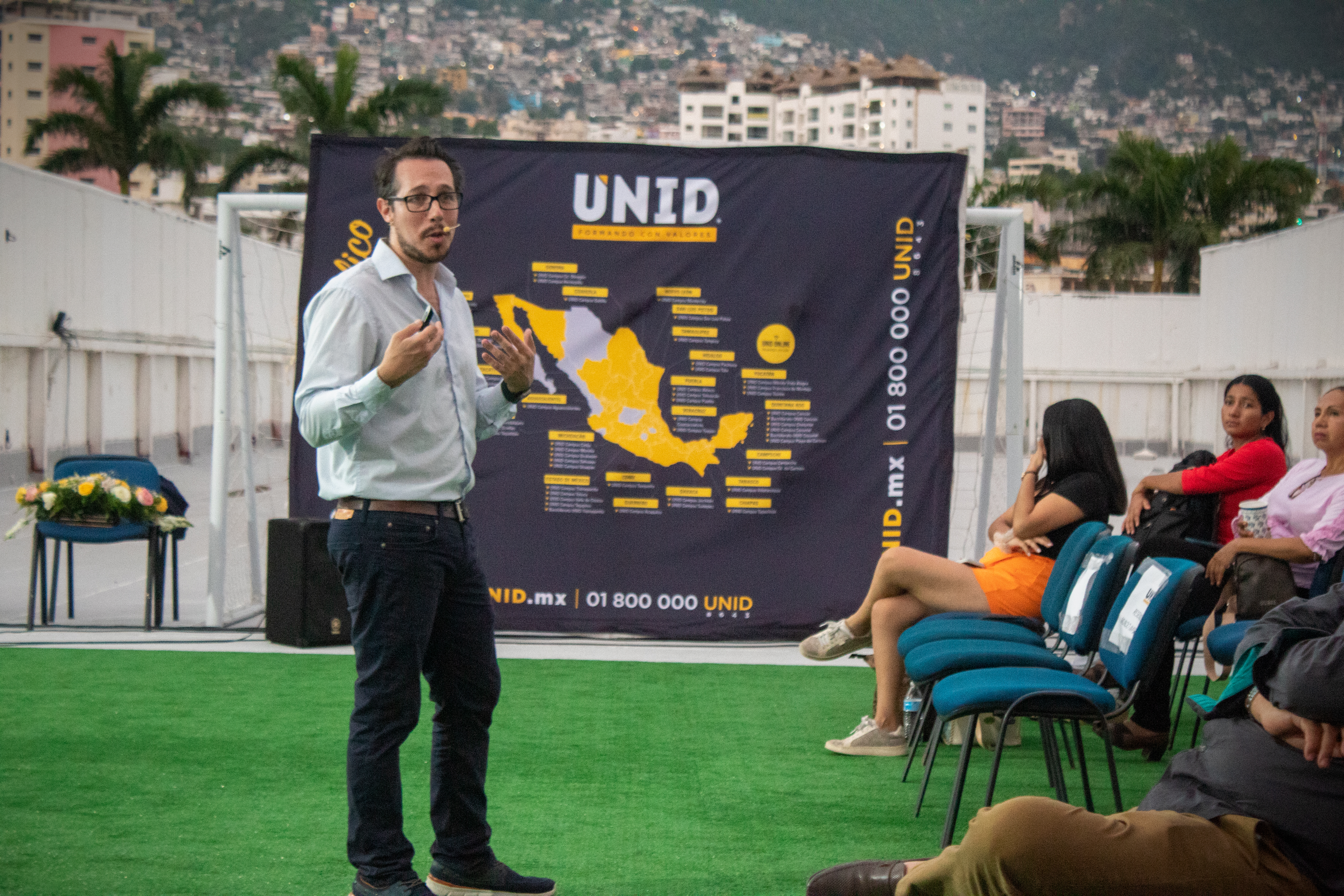 Paul Moch Islas habla de La Inteligencia Artificial Generativa Como Herramienta para Humanizar la Educación y Fomentar la Metacognición