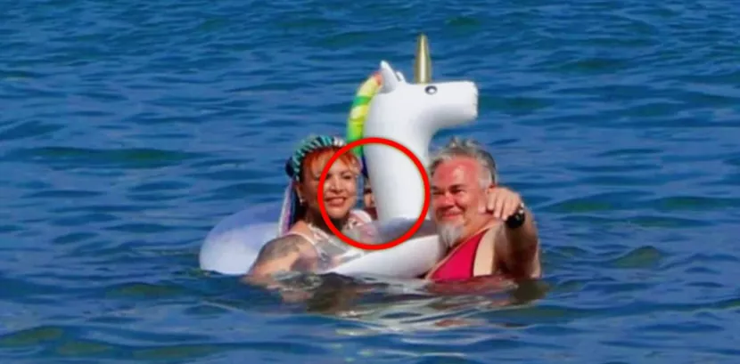 Misterioso rostro aparece en foto de turistas en sus vacaciones en Acapulco