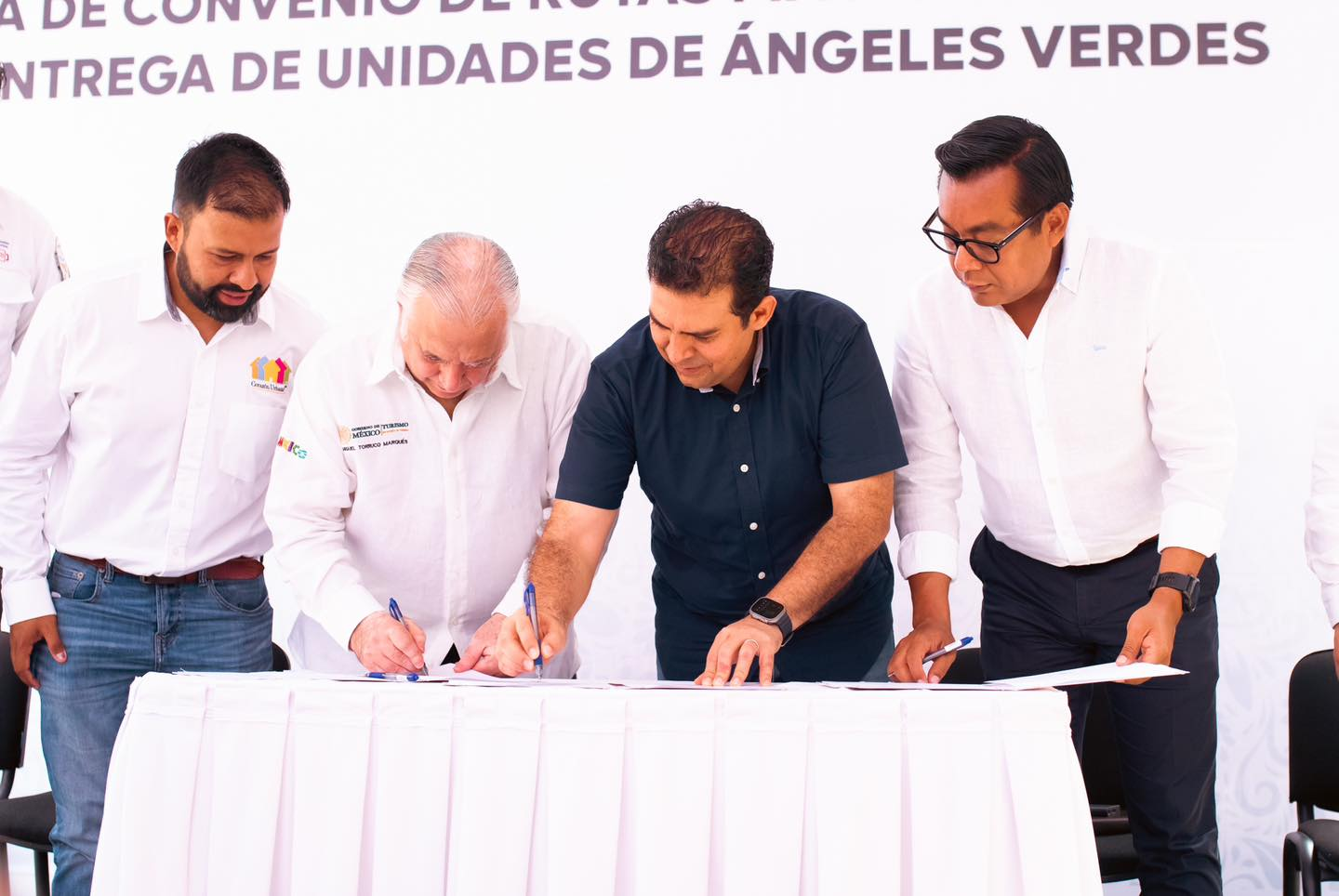 Firman convenio para embellecer Zihuatanejo con Rutas Mágicas de Color