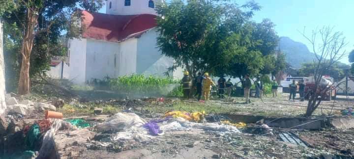 Explota bodega de pirotecnia y causa daños en iglesia y vivienda en Ahuatepec