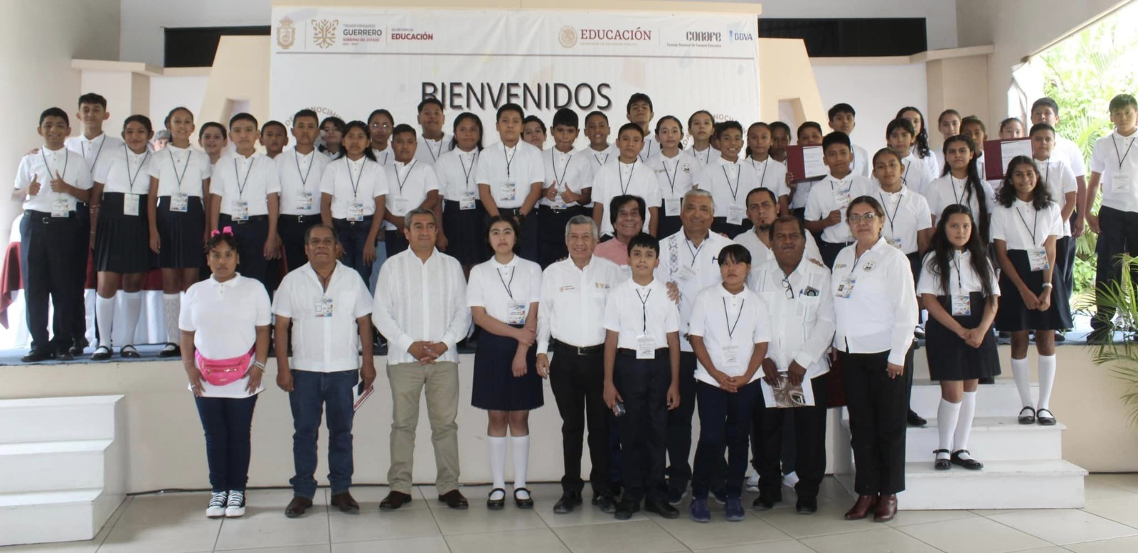 Premian a estudiantes ganadores de la Olimpiada del Conocimiento Infantil 2024 con tecnología y becas