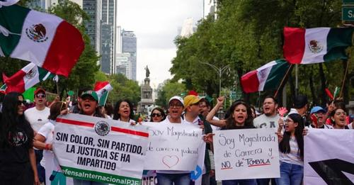 Trabajadores del Poder Judicial de la Federación protestan en Ciudad de México contra la reforma judicial