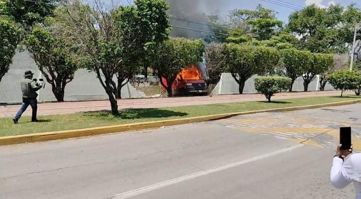 Nuevos actos vandálicos en Iguala; normalistas atacan instalaciones militares y hospital