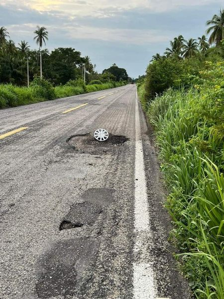 Carretera Acapulco-Zihuatanejo en deterioro crítico ante la indiferencia de las autoridades