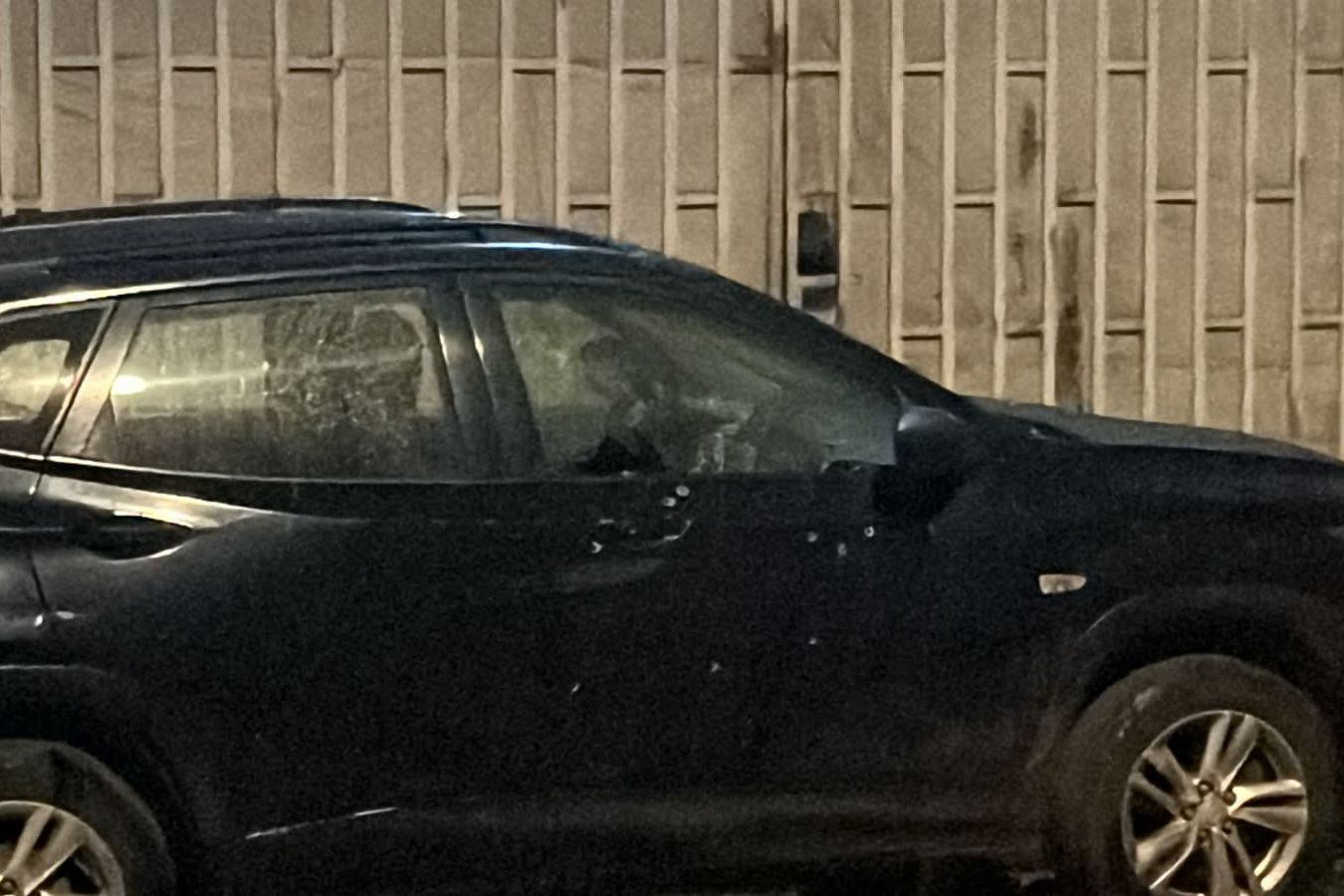 Dejan a una persona descuartizada en una camioneta baleada en Acapulco