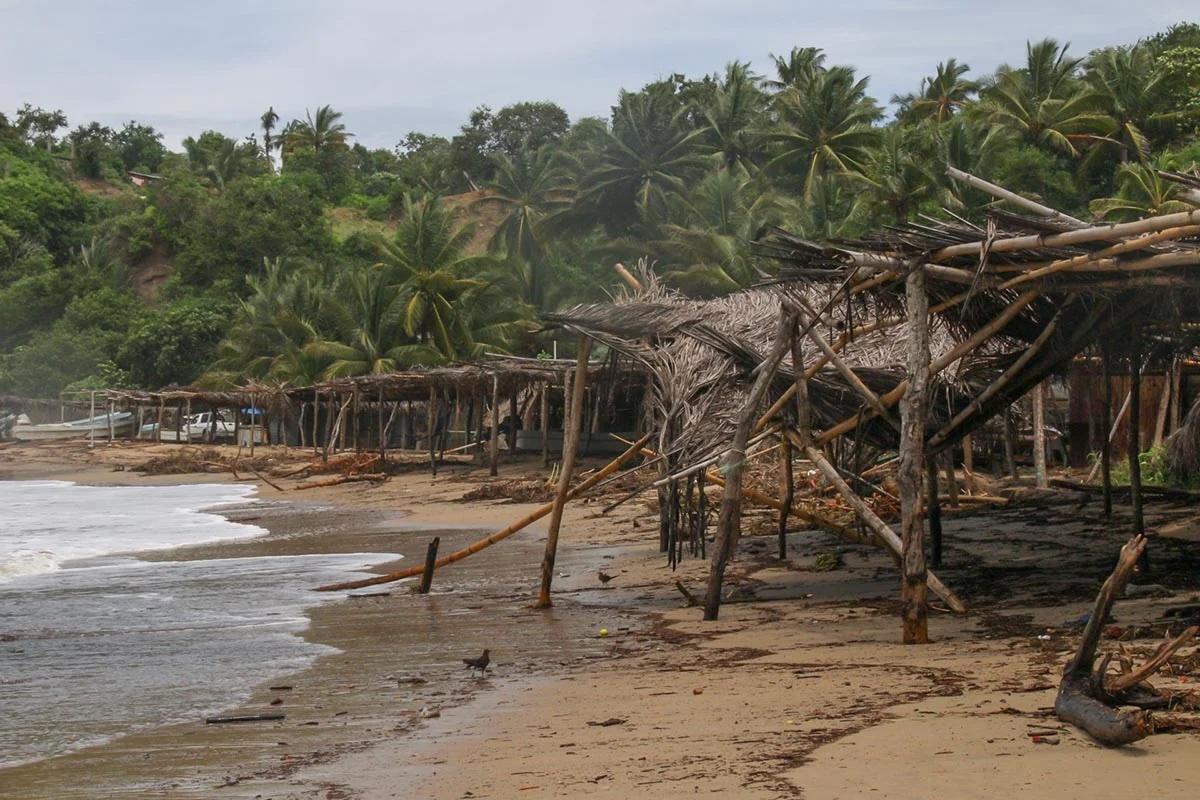 Fallece una mujer tras derrumbarse una vivienda en Cuajinicuilapa, debido a las fuertes lluvias