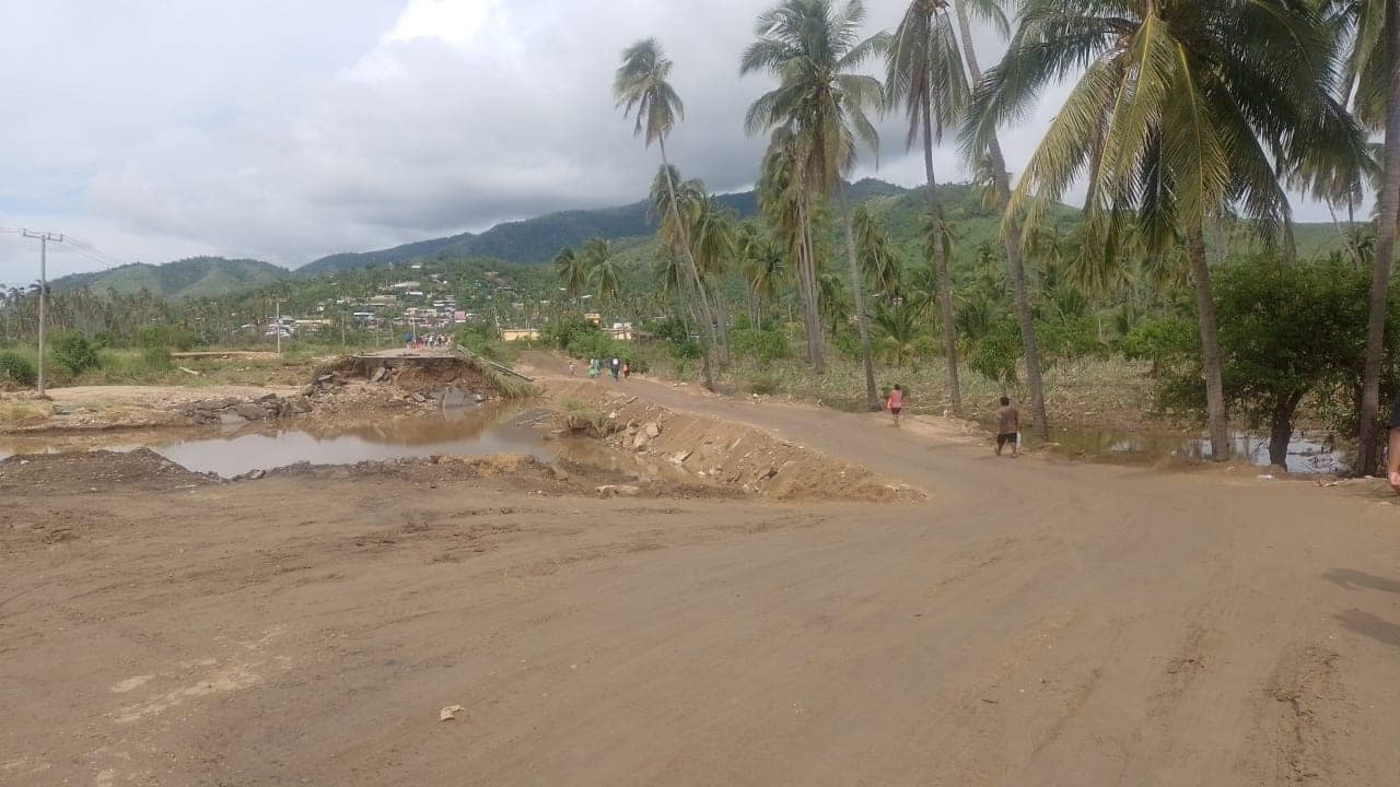 Restablecen paso provisional en Coyuca de Benítez tras afectaciones por John en la carretera Acapulco-Zihuatanejo