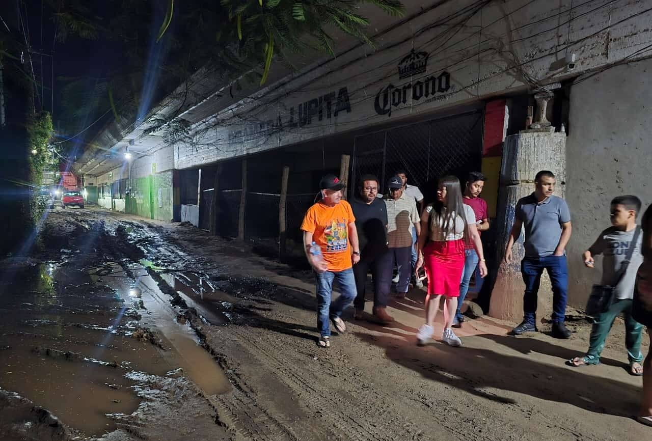 Atiende Gobierno del Estado a la población afectada en Tecpan de Galeana por el huracán John