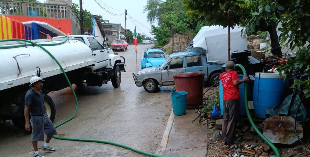 Continúa CONAGUA y Gobierno de Acapulco con programa de distribución de agua en pipas para uso doméstico y para negocios