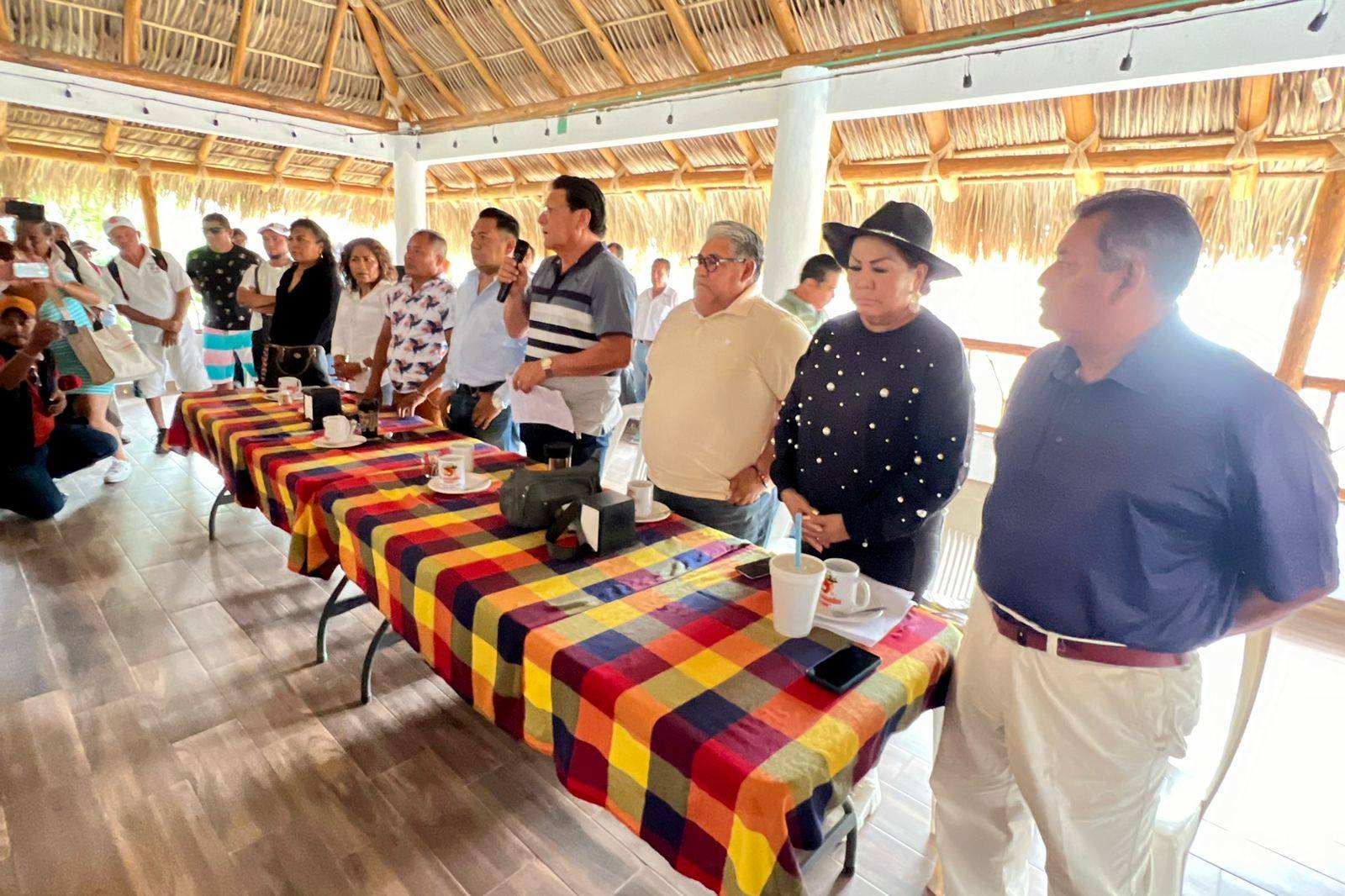 Prestadores de servicios en Acapulco solicitan apoyos tras las afectaciones del huracán Otis a sus fuentes de empleo