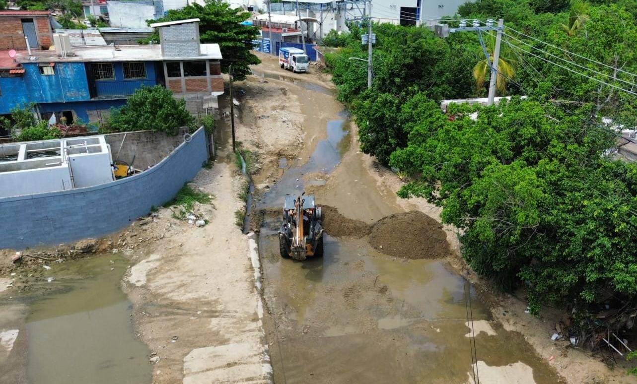 CAPASEG continúa con trabajos de limpieza de vialidades en colonias de Acapulco