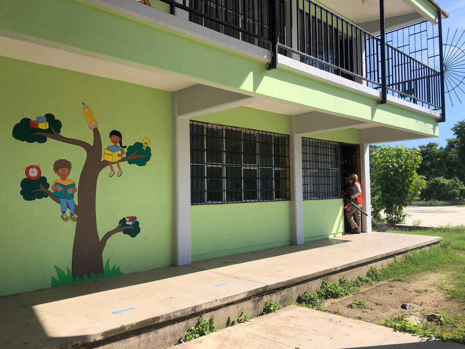 Refuerzan fumigación contra el dengue en escuelas de Acapulco