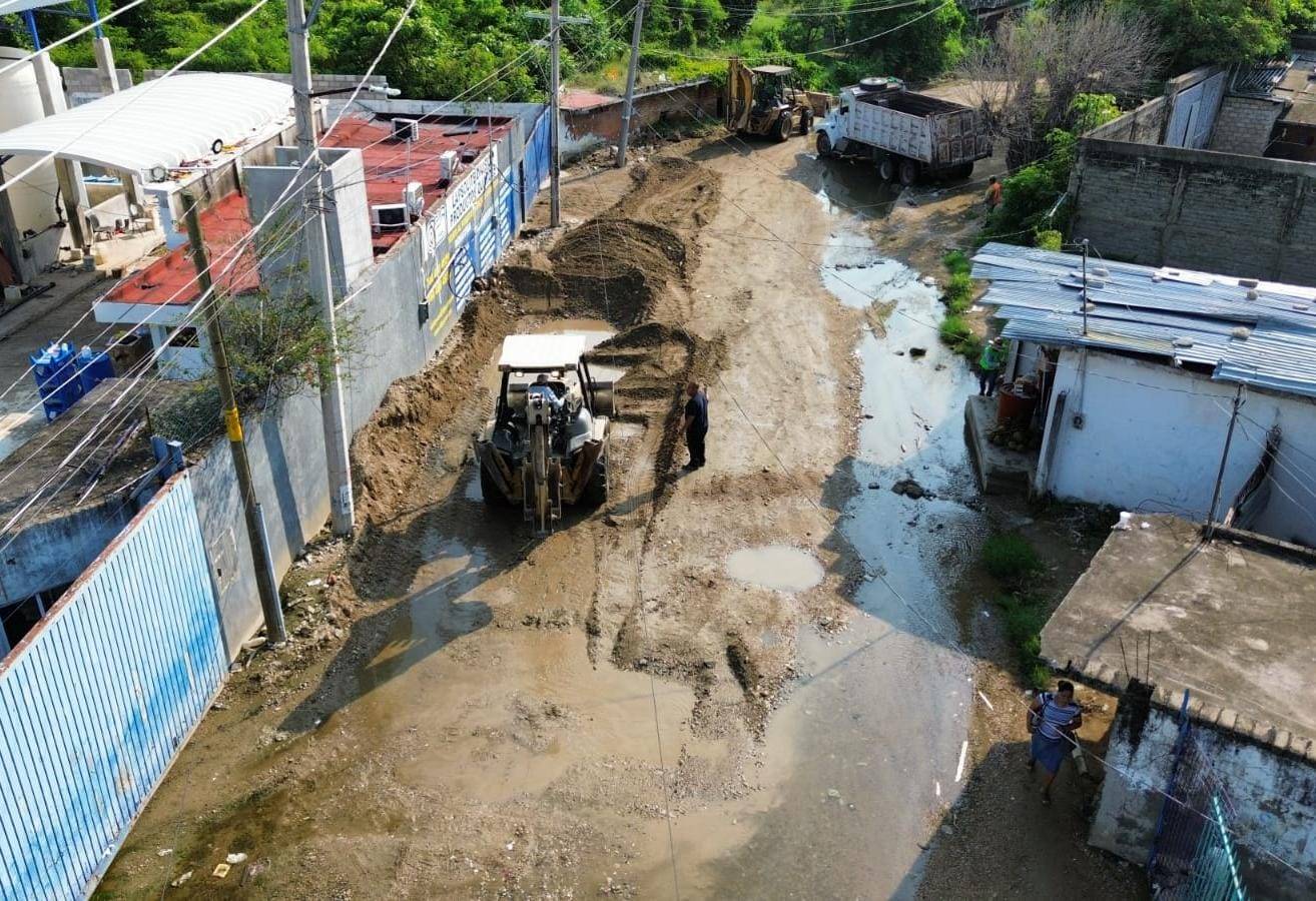 Continúa CAPASEG limpieza de vialidades en Acapulco y de drenaje en Marquelia y San Jerónimo