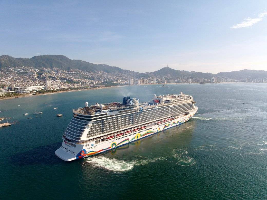 Crucero Norwegian Encore arriba al puerto de Acapulco; trae a bordo 5,335 pasajeros entre turistas extranjeros y tripulación