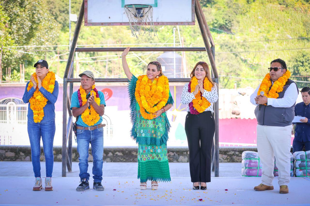 Gobernadora Evelyn Salgado lleva apoyos y reafirma atención a la niñez de Ayahualtempa para su desarrollo en un ambiente de paz y bienestar