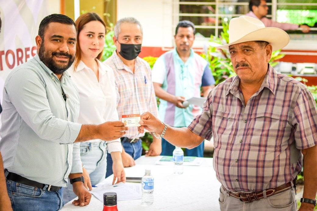SAGADEGRO credencializa a introductores confiables de ganado bovino de la zona Centro de Guerrero