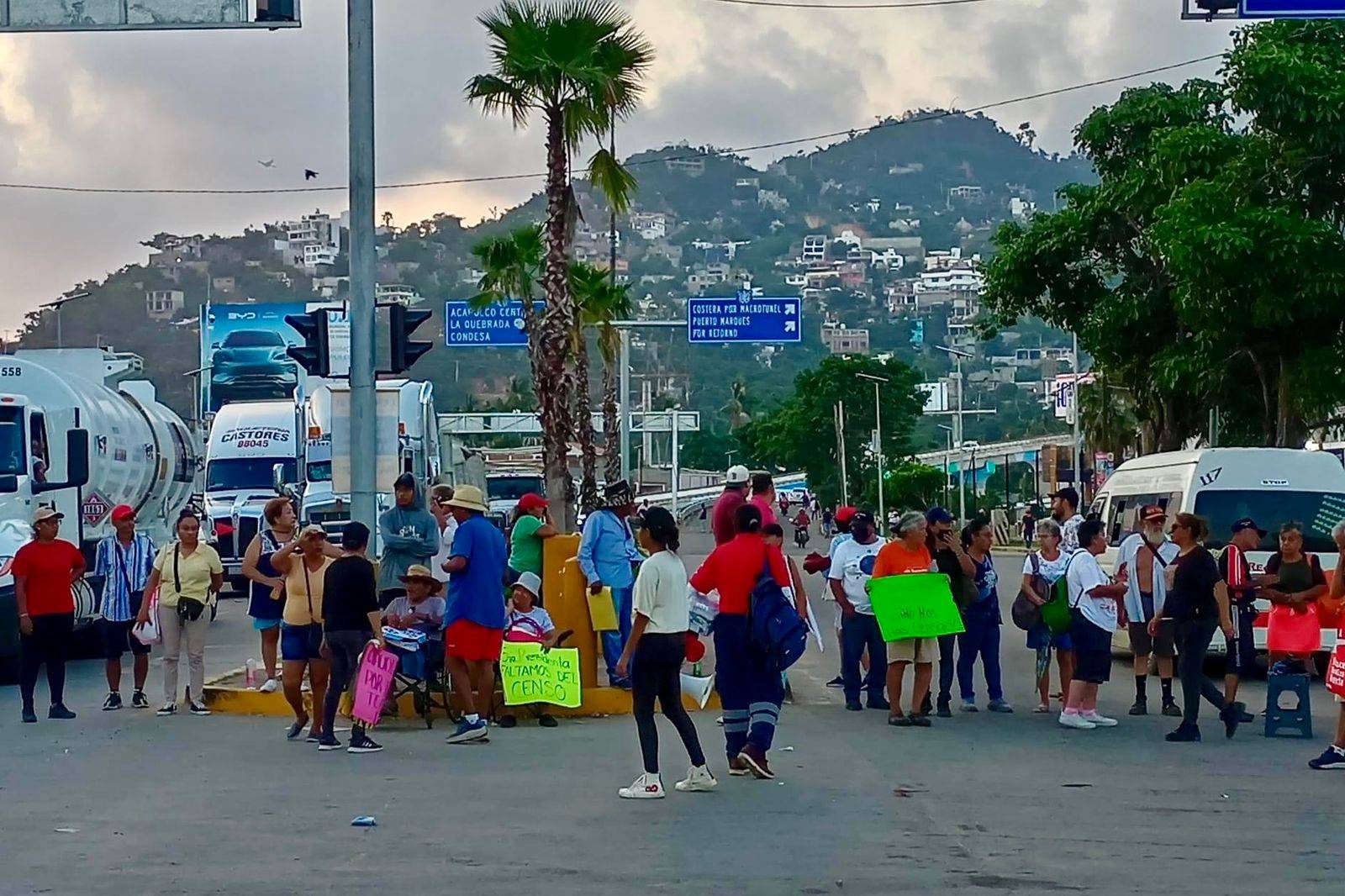 Manifestantes de Llano Largo, en Acapulco, liberan el bulevar de Las Naciones después de 10 horas de bloqueo