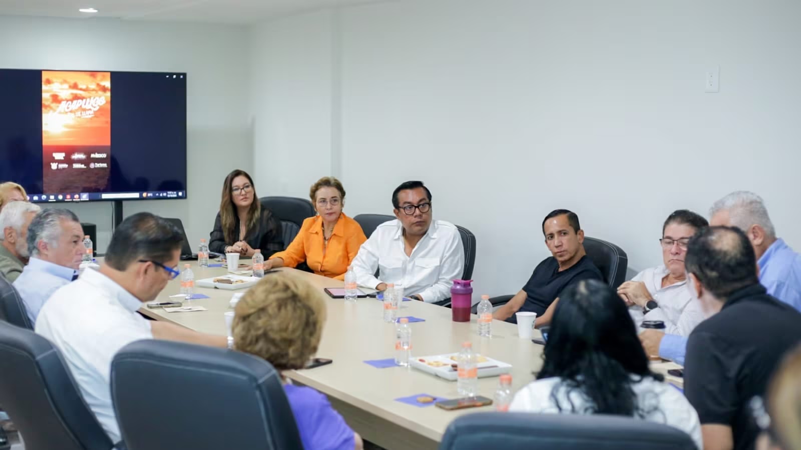 Plantean y revisan estrategias de recuperación de Acapulco por parte del gobierno de Guerrero y representantes del sector turístico