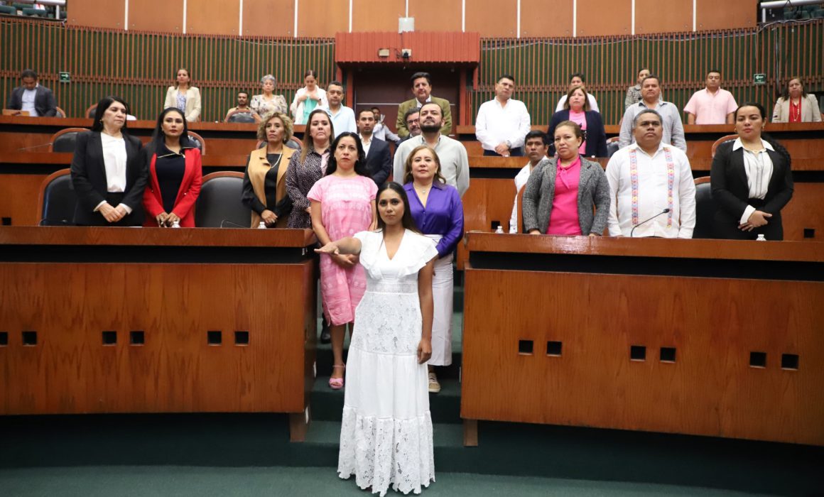 Esposa del alcalde asesinado en Copala toma protesta como presidenta municipal