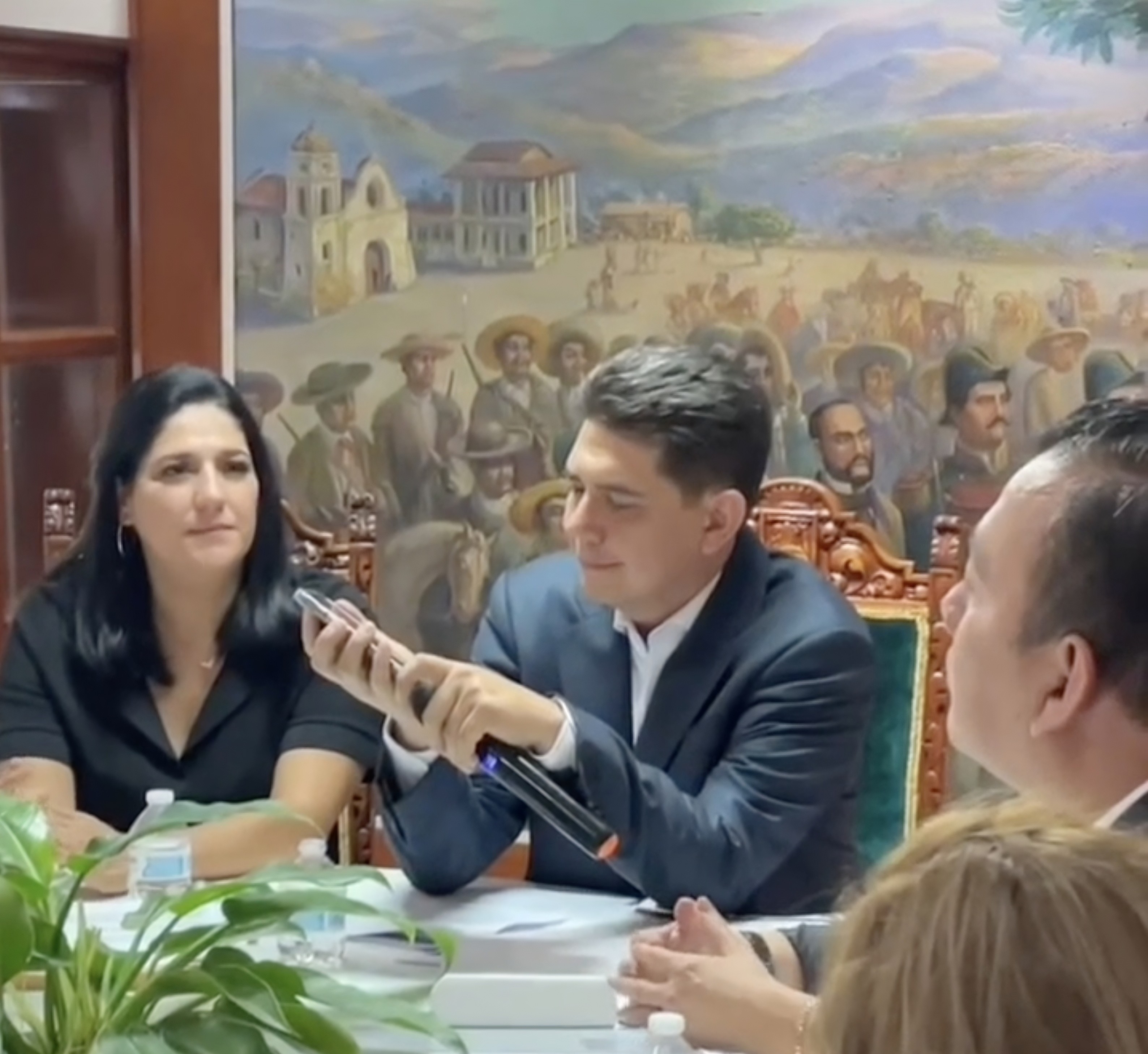 Evelyn Salgado y Alejandro Arcos mantuvieron comunicación y apoyo para la mejora y bienestar de Chilpancingo