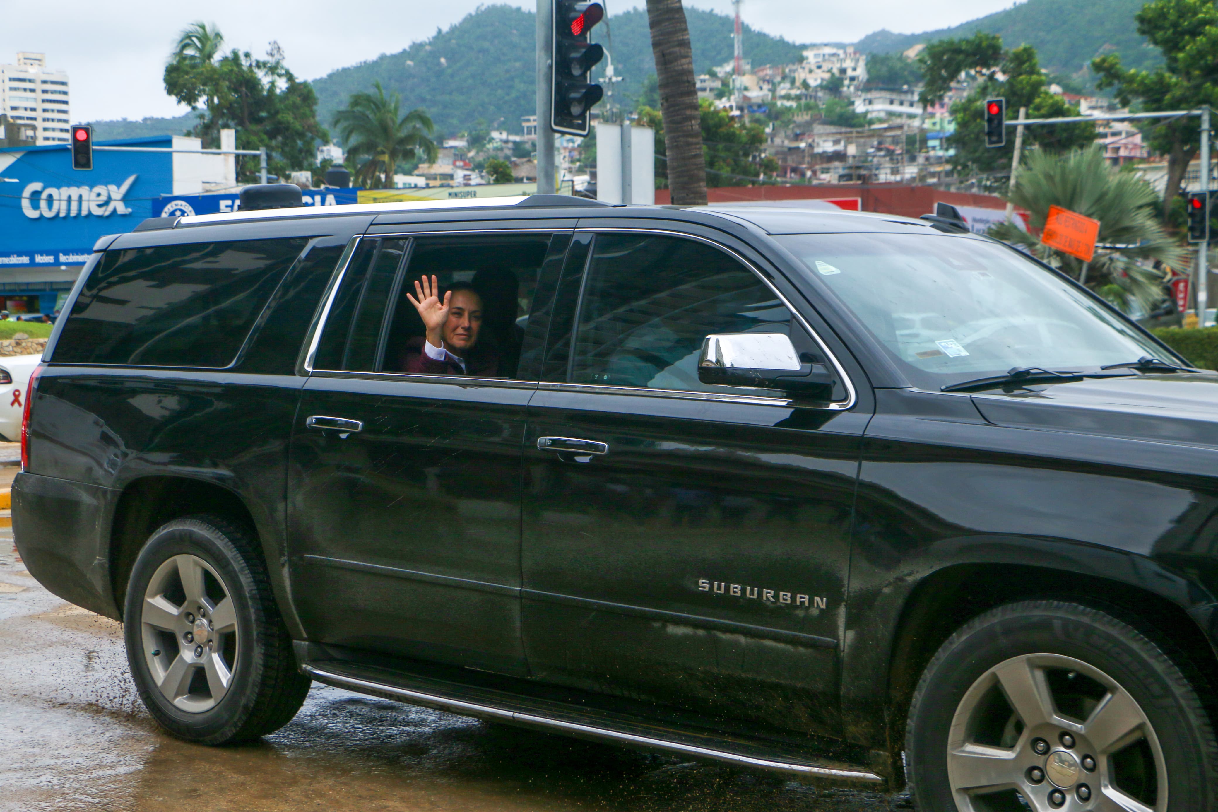 Claudia Sheinbaum supervisa reconstrucción en Acapulco tras paso del huracán John
