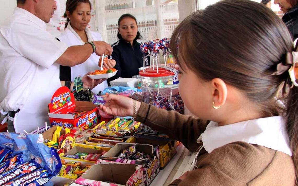 Prohiben la venta de comida chatarra en escuelas de México; esta es la lista