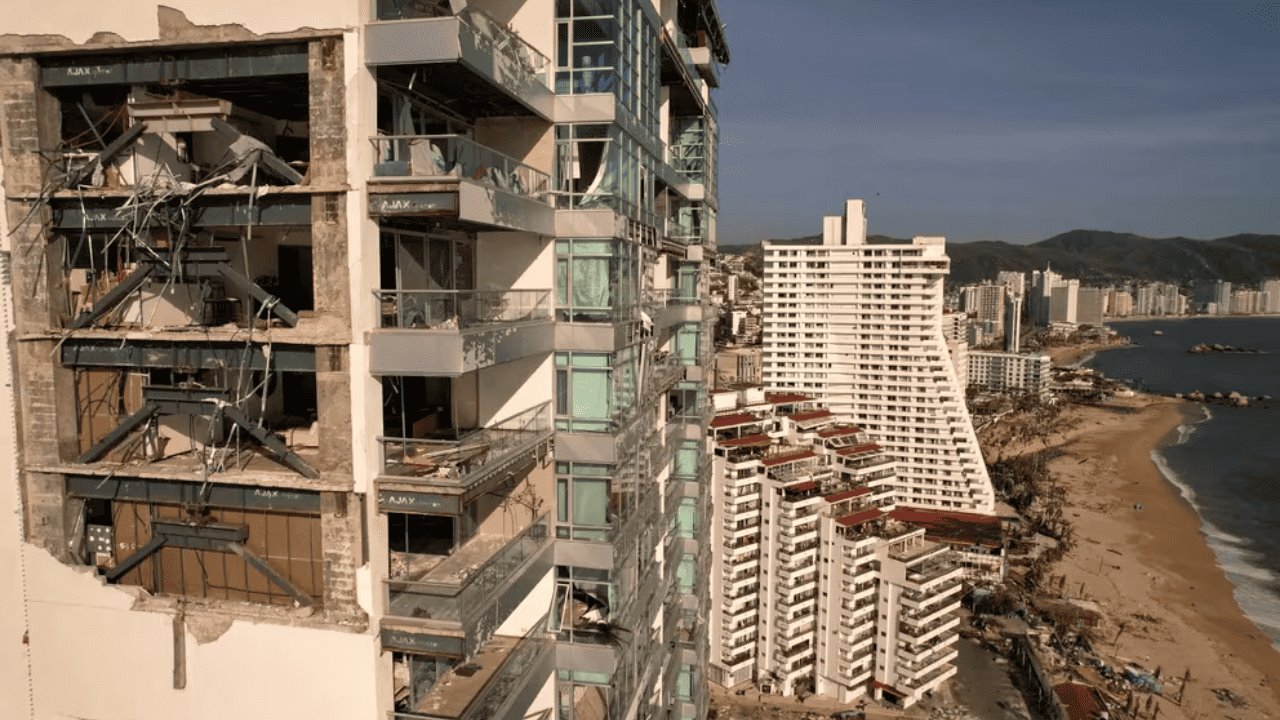 Hoteles de Acapulco adoptan medidas «anti huracanes» en sus estructuras como consecuencia del paso del huracán Otis