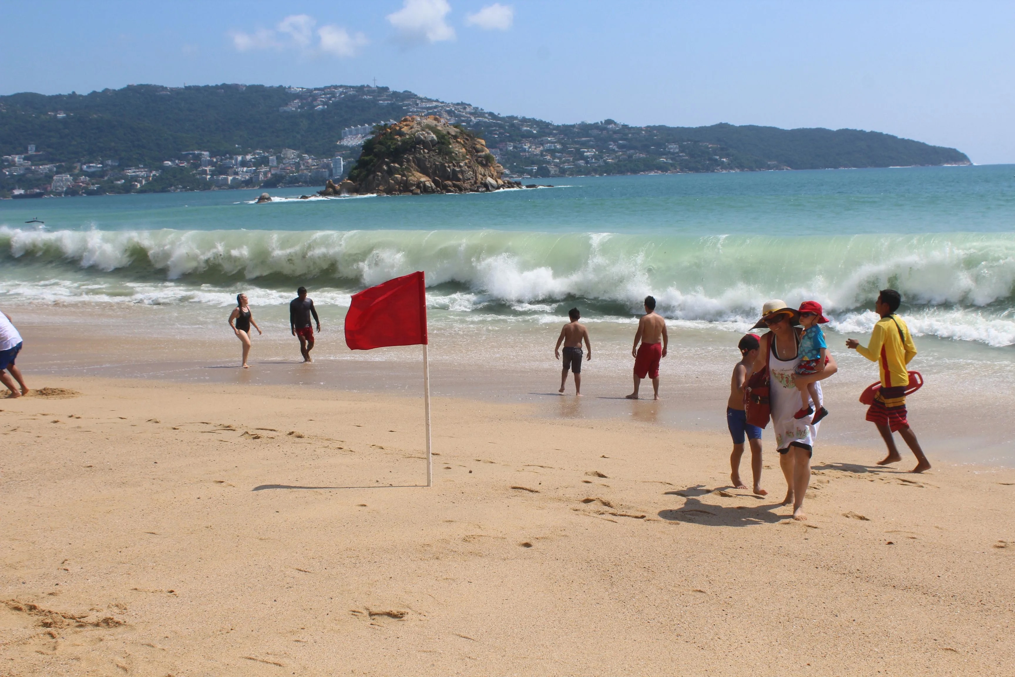 Protección Civil alerta por nuevo evento de mar de fondo en las costas de Guerrero