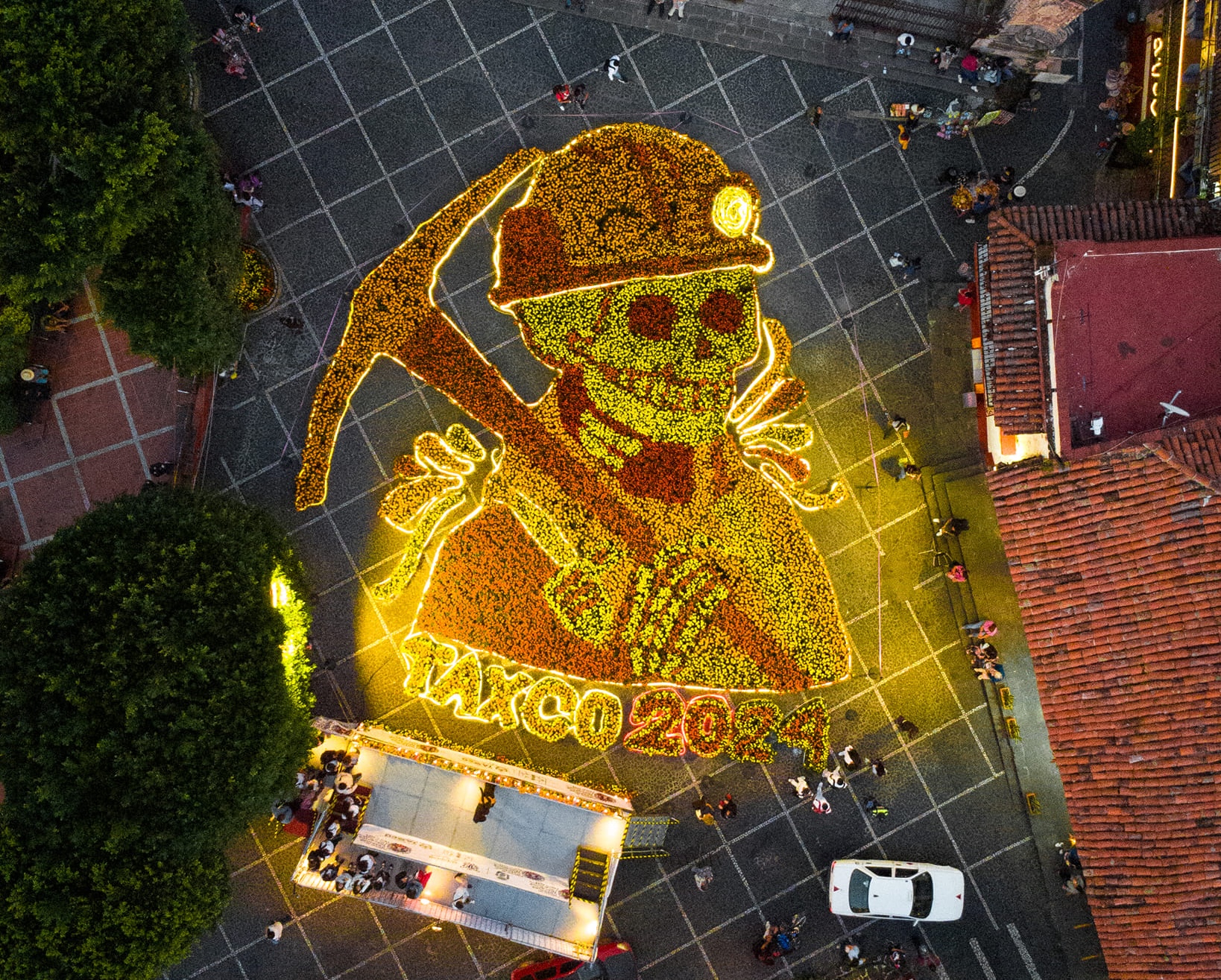 Taxco rinde homenaje a sus mineros con un Catrín monumental en Día de Muertos