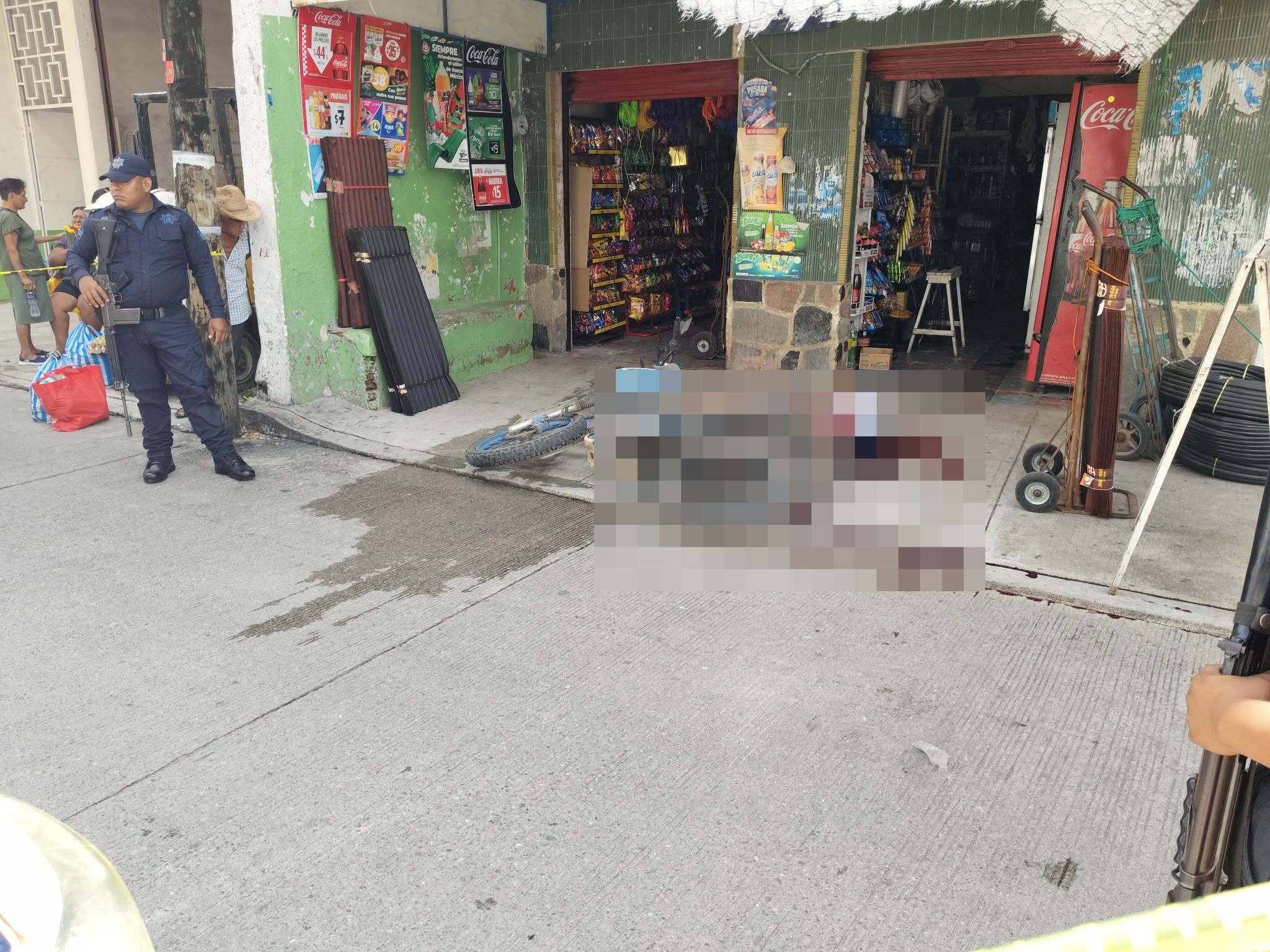 Ultiman a un hombre en plena avenida principal de Atoyac de Álvarez