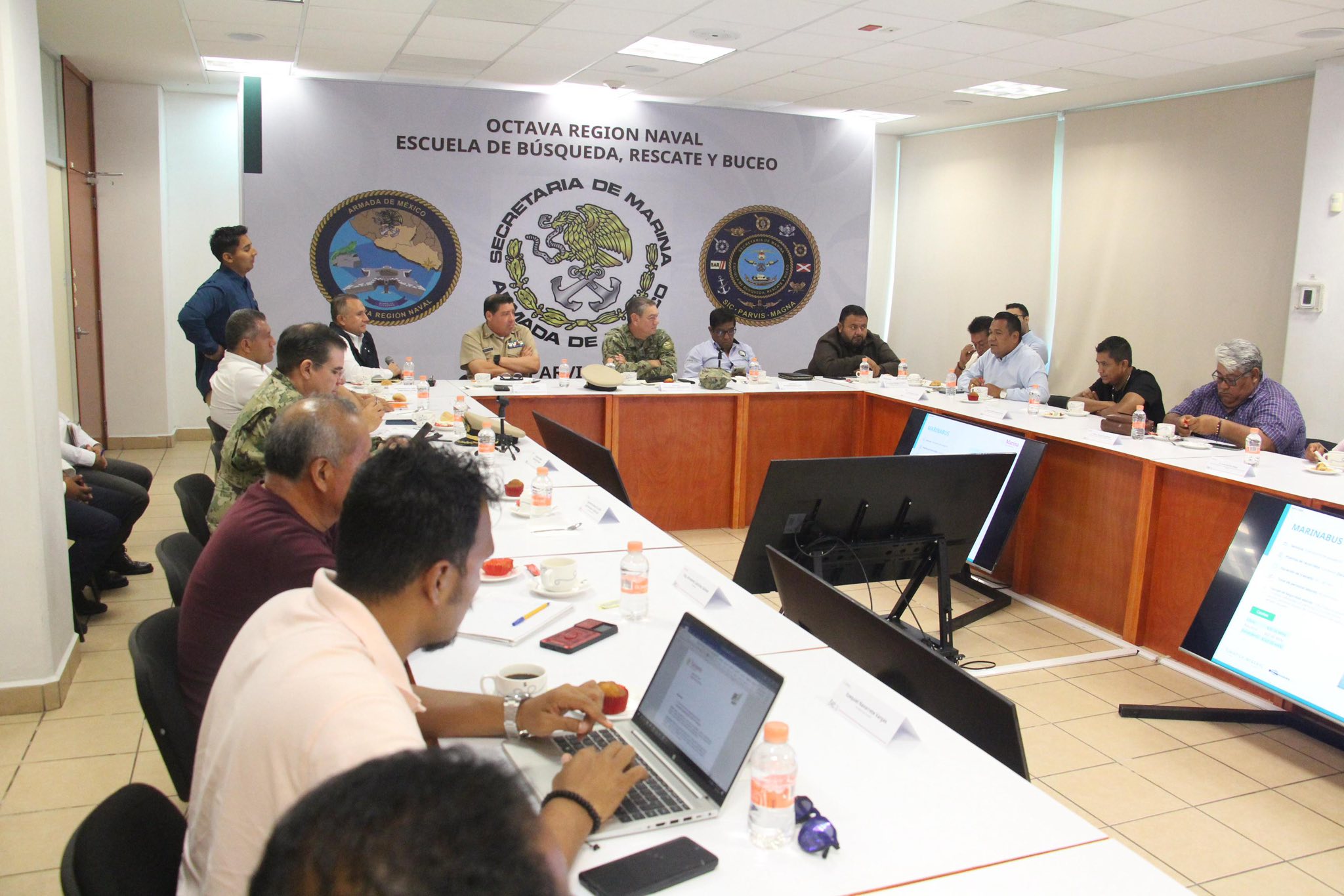 Gobierno y prestadores de servicios dialogan sobre el Marinabús en Acapulco