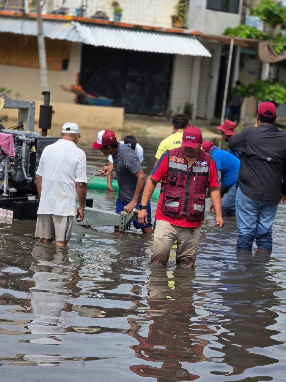 Instala CAPAMA bombas de achique para disminuir inundaciones en zona Diamante de Acapulco