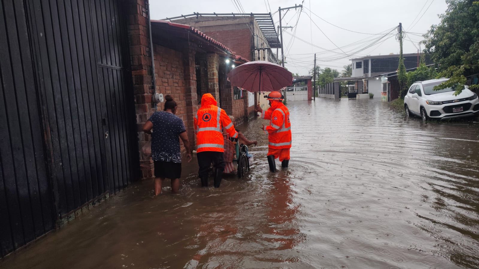 Tormenta nocturna provoca inundaciones severas en la zona Diamante de Acapulco