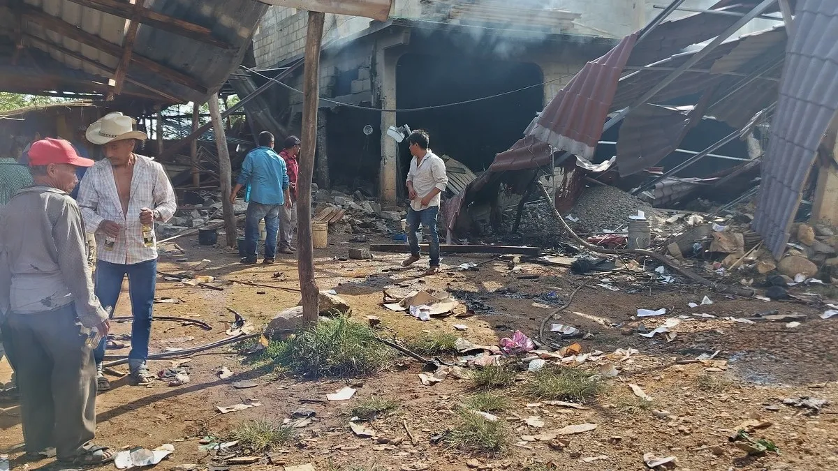 Explosión en taller clandestino de pirotecnia deja dos heridos en Cochoapa, Ometepec